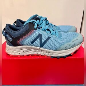 New in Box ~ New Balance Women Fresh Foam Arishi Trail V1 Running, Sz 7.5, Blue